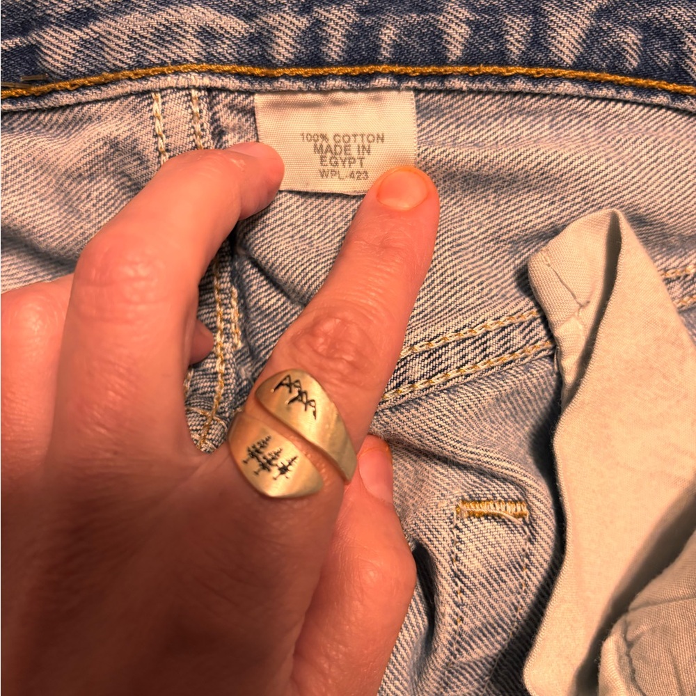 VINTAGE Levi’s 501 Men’s/Women's Blue Jeans - perfectly distressed! - Picture 12 of 12